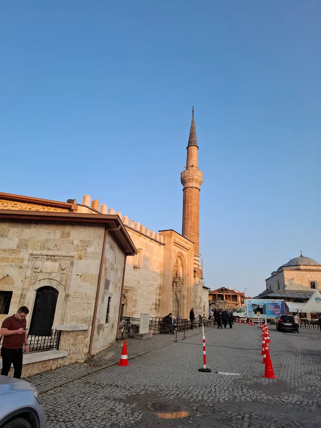 جامع أشرف أوغلو والضريح